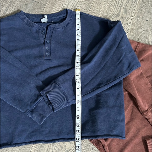 Aerie cropped crewneck Henley - Picture 6 of 9